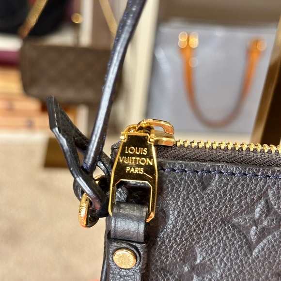 Louis Vuitton Pouch Citadine Accessories - Picture 4 of 16